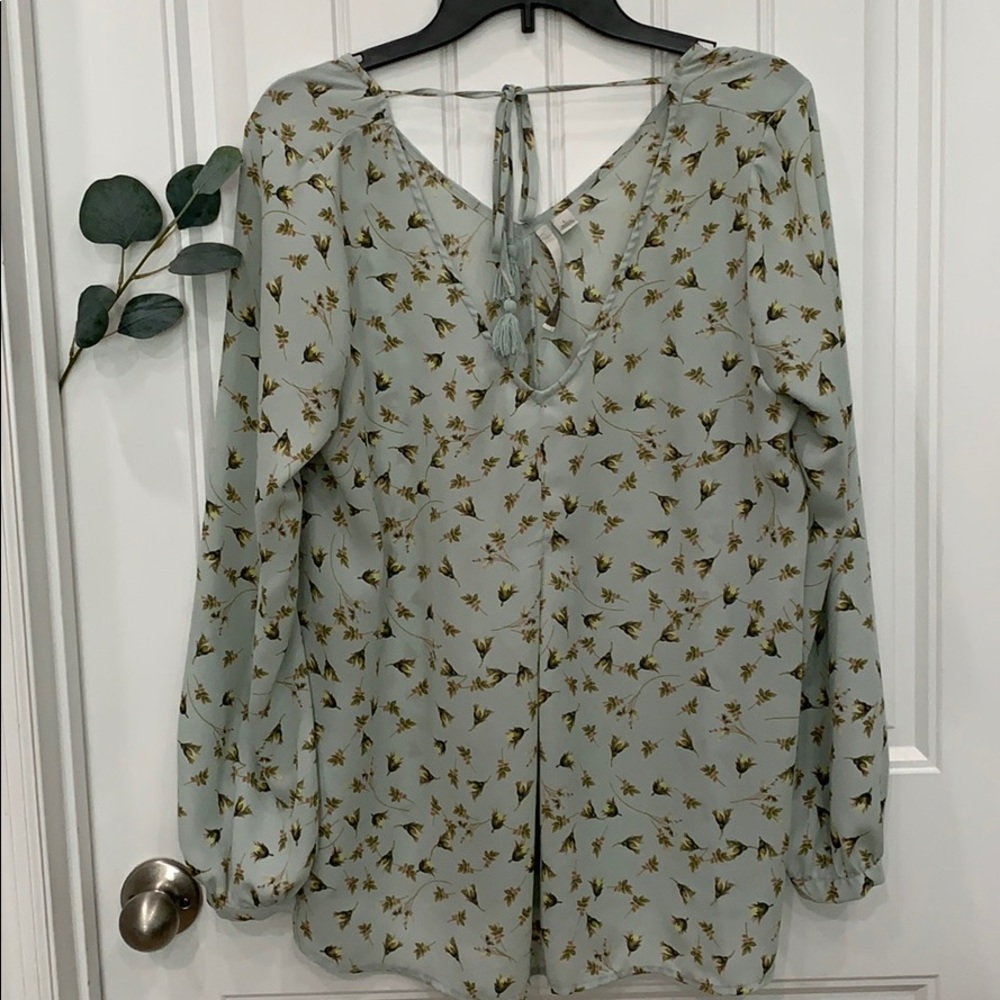 Lauren Conrad blouse 🌿